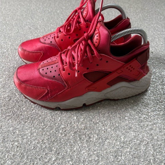 Nike Shoes - women's Nike Air Huarache Run sneakers size 8